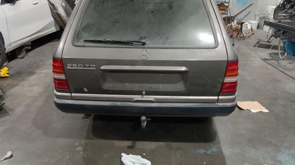 Toutes les pièces de Mercedes W124 250 Diesel, Enlèvement ou Envoi, Gauche, Mercedes-Benz