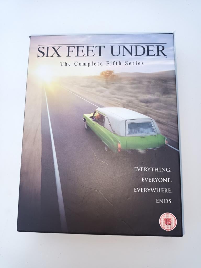 Six feet under, Enlèvement