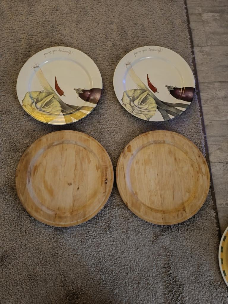 2 barbecue borden met houten onderzetters 33 cm, Ophalen
