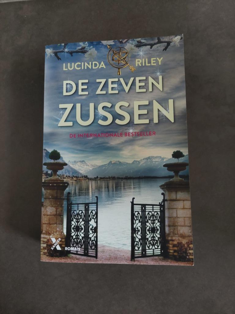 Lucinda Riley: boeken uit de reeks Zeven Zussen, Boeken, Ophalen of Verzenden, Zo goed als nieuw, Lucinda Riley