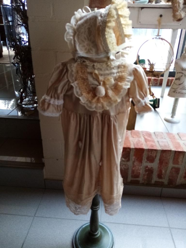 Kleedje en mutsje met kant, Ophalen of Verzenden, Nieuw, Kleertjes