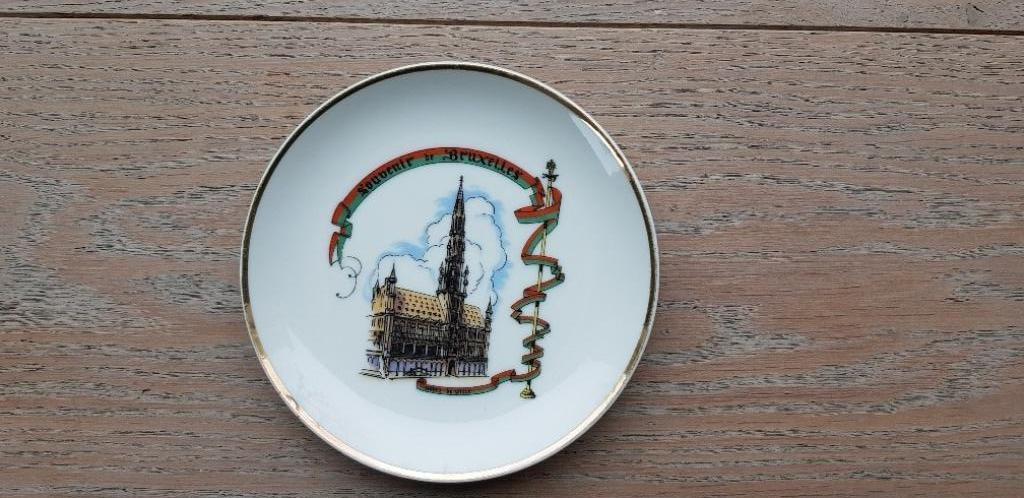 Sierbordje "Souvenir de Bruxelles", Antiquités & Art, Antiquités | Porcelaine, Enlèvement