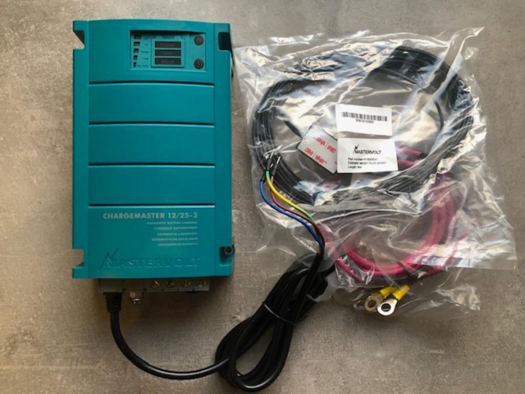 12 V batterijlader / charger, Ophalen, Zo goed als nieuw