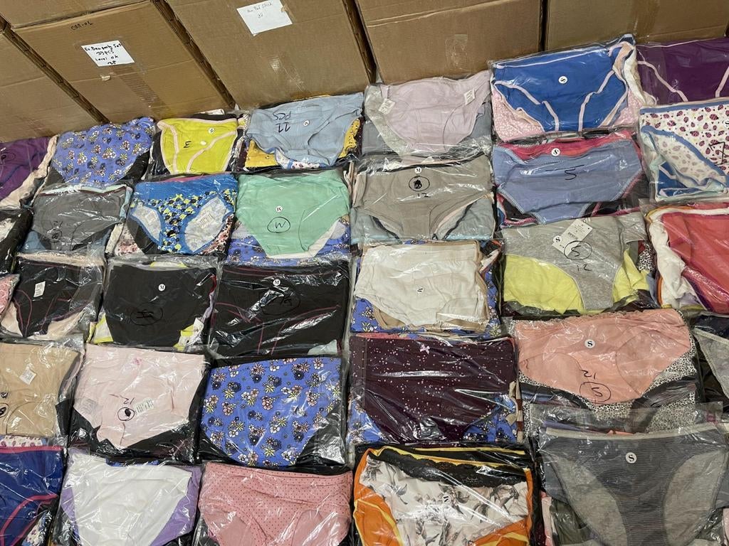 Lot nieuwe dames slips, Zakelijke goederen, Ophalen of Verzenden