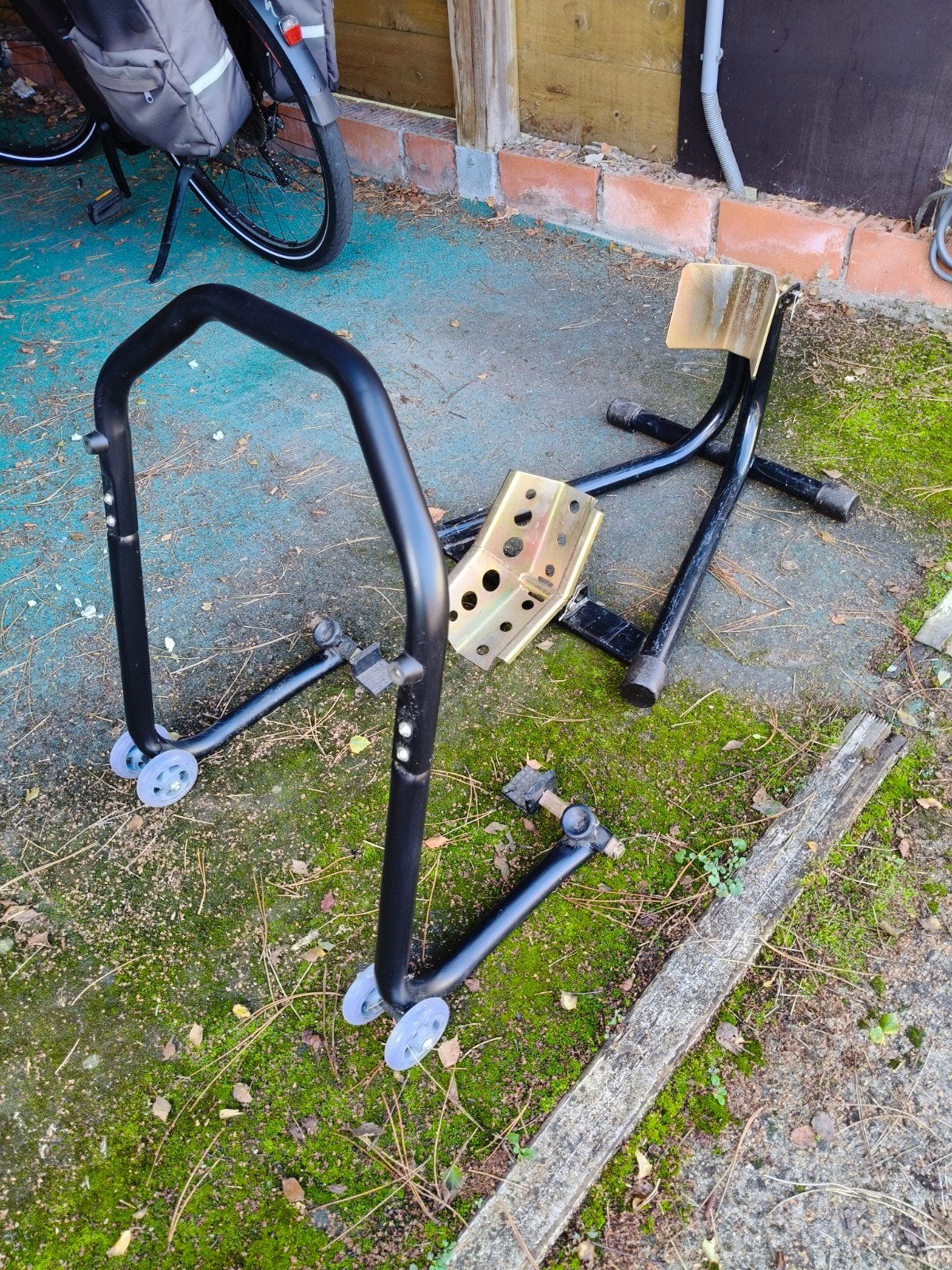Paddock stand en wielklem, Ophalen