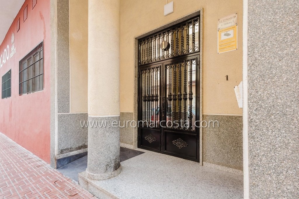 REF T31207 - Votre opportunité en bord de mer à Torrevieja, Immo, Étranger, Espagne, Appartement, Ville