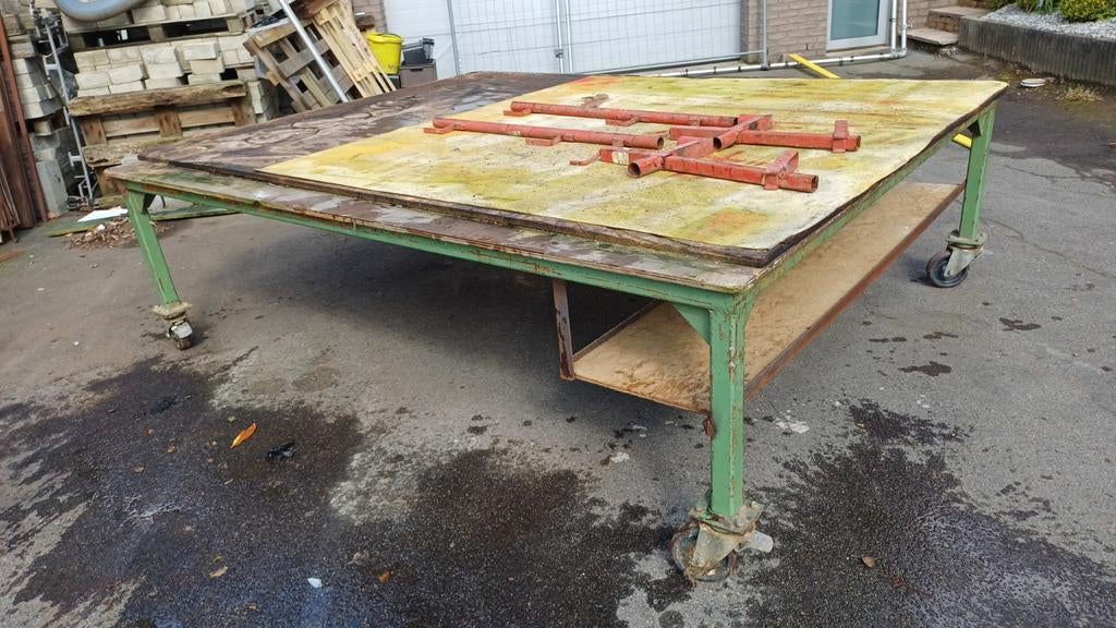 Werktafel, Enlèvement