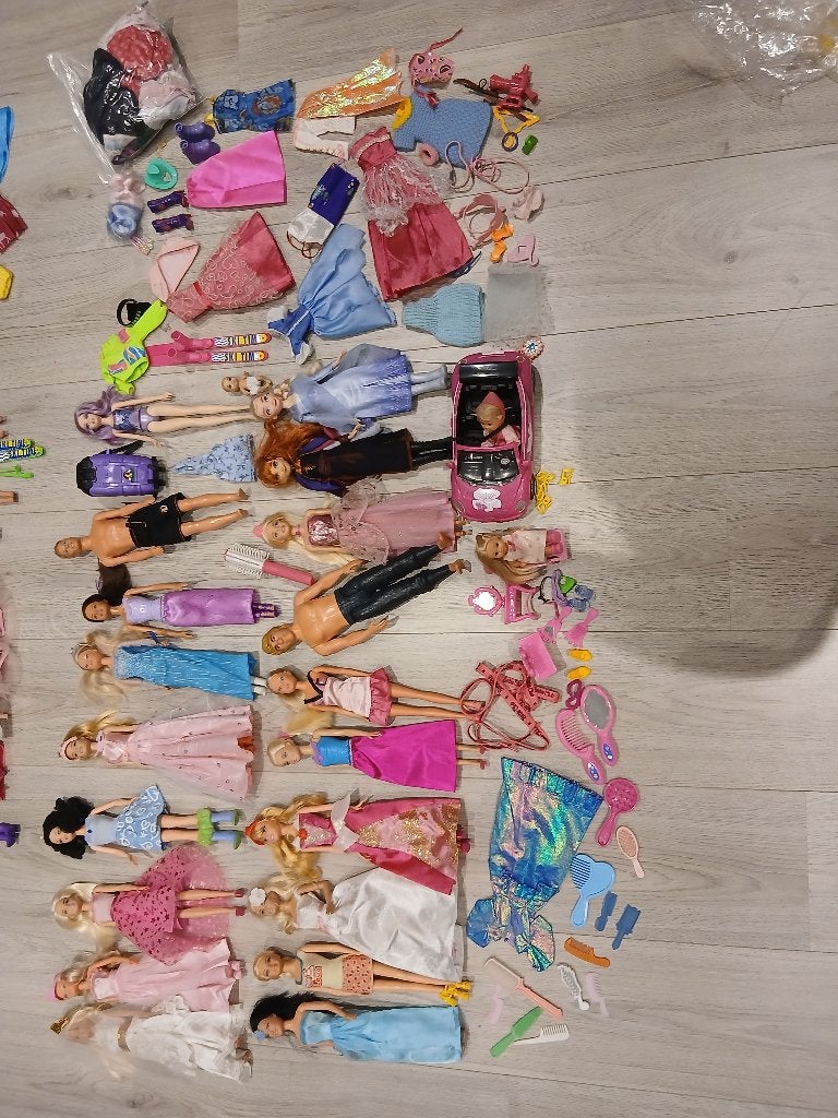 21 poupées Barbie + accessoires (set 2), Enfants & Bébés, Enlèvement, Utilisé, Barbie