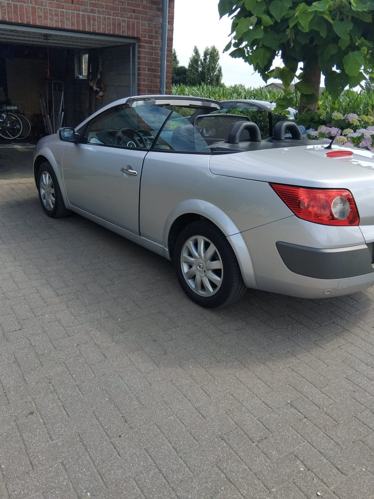 Renault Megane cabrio, Autos, Renault, Cuir, Argent ou Gris, Achat, Cabriolet