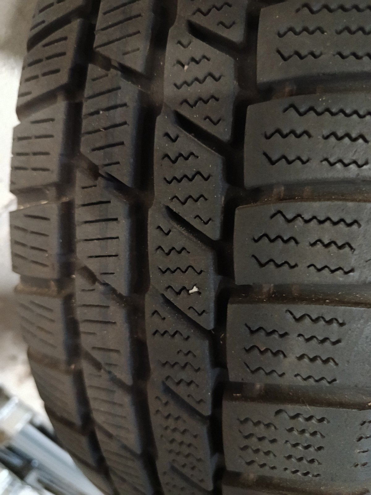 4 pneus hiver quasi neufs montés sur jantes 175/65 R 15 84T, Autos : Pièces & Accessoires, 15 pouces, Pneus hiver, 175 mm, Pneu(s)