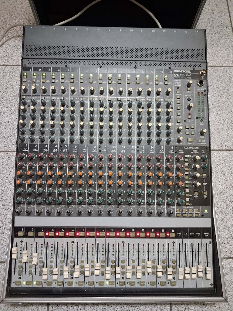 Mackie ONYX 1640 16-kanaal/4-Bus analoge mixer, Muziek en Instrumenten, Ophalen, Gebruikt, 10 tot 20 kanalen, Microfooningang