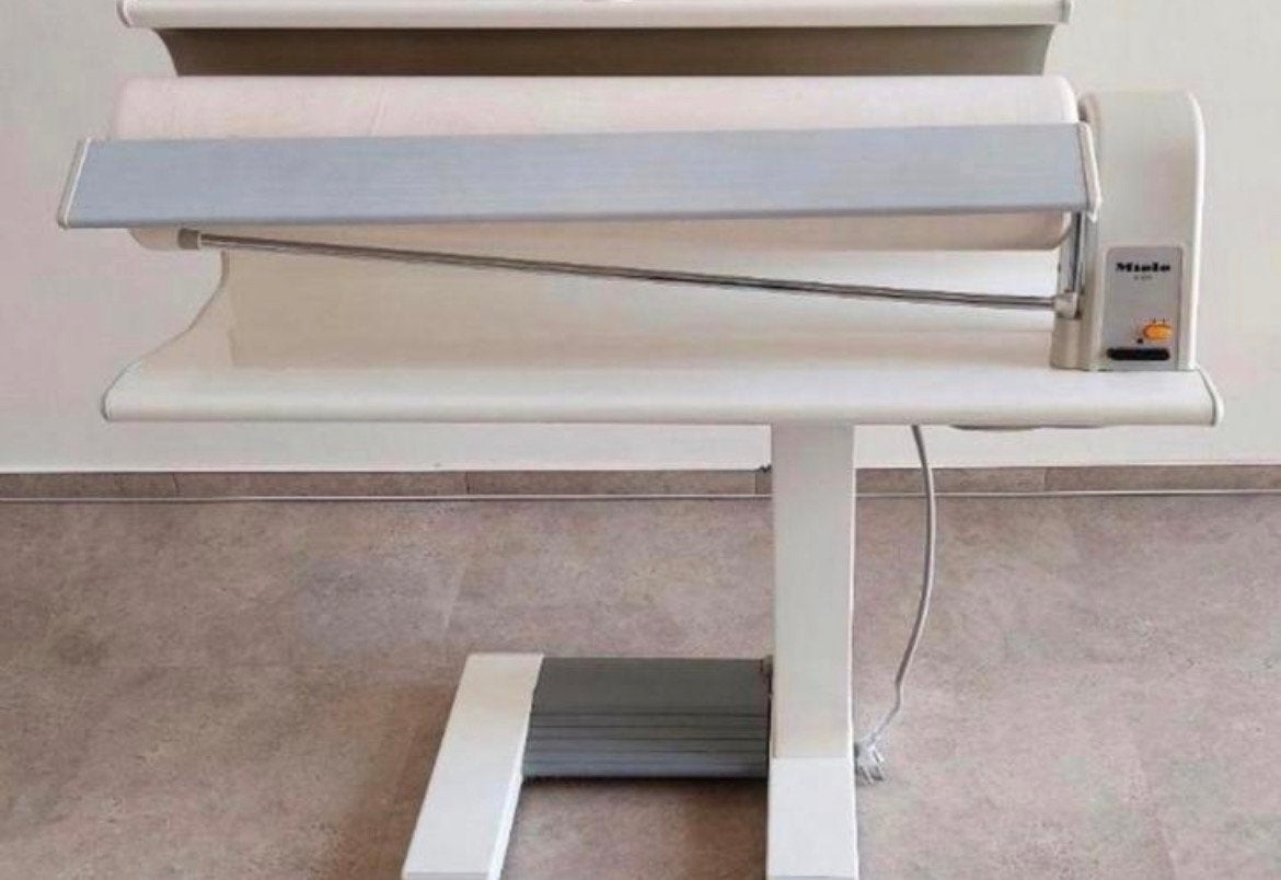 MIELE strijkmachine, Strijkrol, strijkpers, Elektronische apparatuur, Strijkijzers en Strijkplanken, Ophalen, Zo goed als nieuw