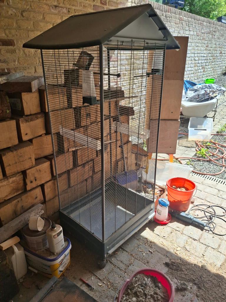 Voliere te koop, Ophalen