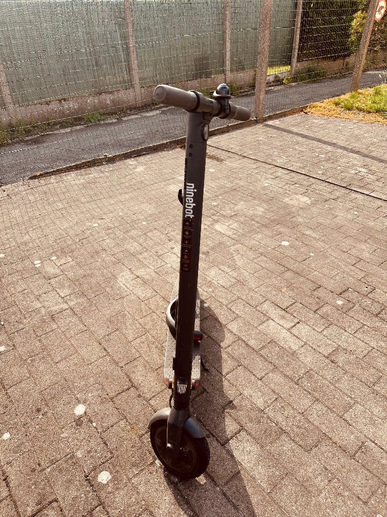 Ninebot elektrische step (spatbord moet verangen worden), Vélos & Vélomoteurs, Trottinettes, Enlèvement