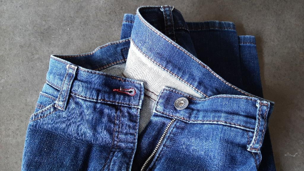 Te koop: Mooie blauwe jeansbroek van "Brax, Corola" 31/34., Vêtements | Femmes, Jeans, Comme neuf, W30 - W32 (confection 38/40)