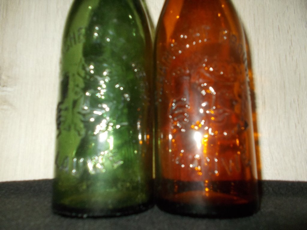 LAUWE-De Vlaamsche Brij - 2 Lege flesjes 1/3L. relief - 50's, Verzamelen, Ophalen, Gebruikt, Flesje(s), Overige merken
