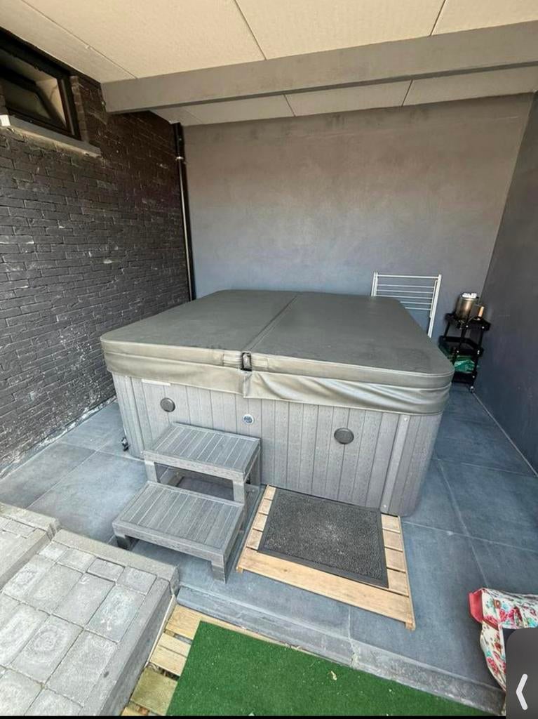 Jaccuzi bilboa 6 personen, Ophalen, Zo goed als nieuw