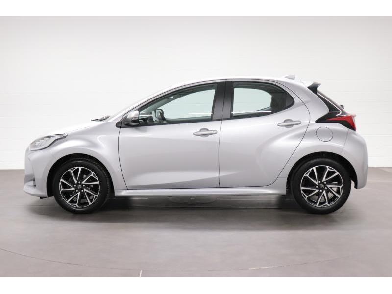 Toyota Yaris 5 d. 1.5 VVT-iE 6MT Iconic LHD Toyota Yaris Ico, Autos, Toyota, Argent ou Gris, Achat, Euro 6, Boîte manuelle