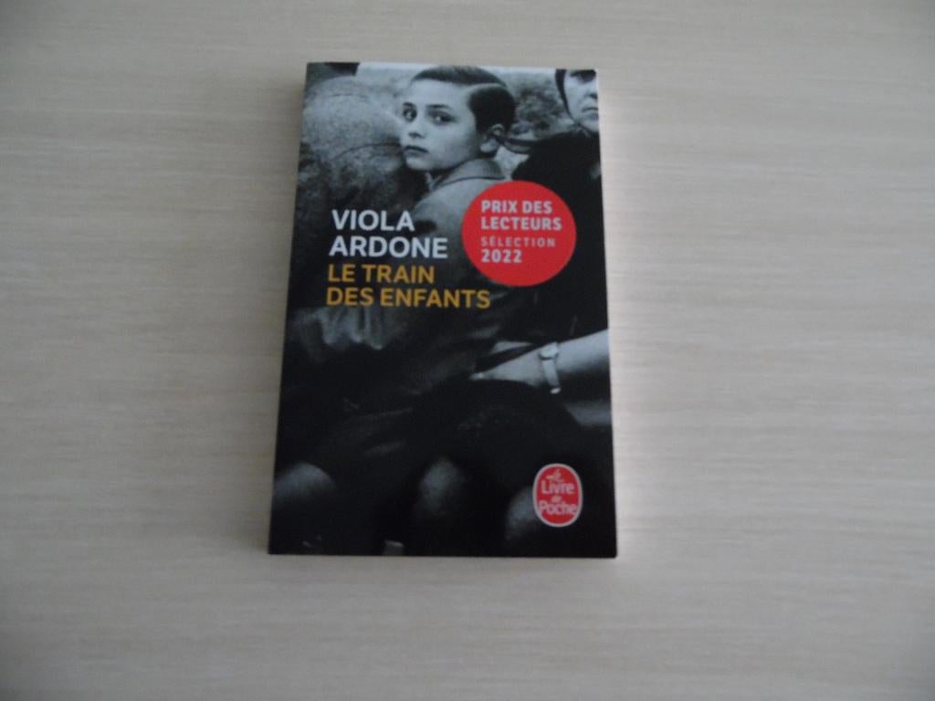 LE TRAIN DES ENFANTS      VIOLA  ARDONE, Europa overig, Viola Ardone, Ophalen of Verzenden, Zo goed als nieuw