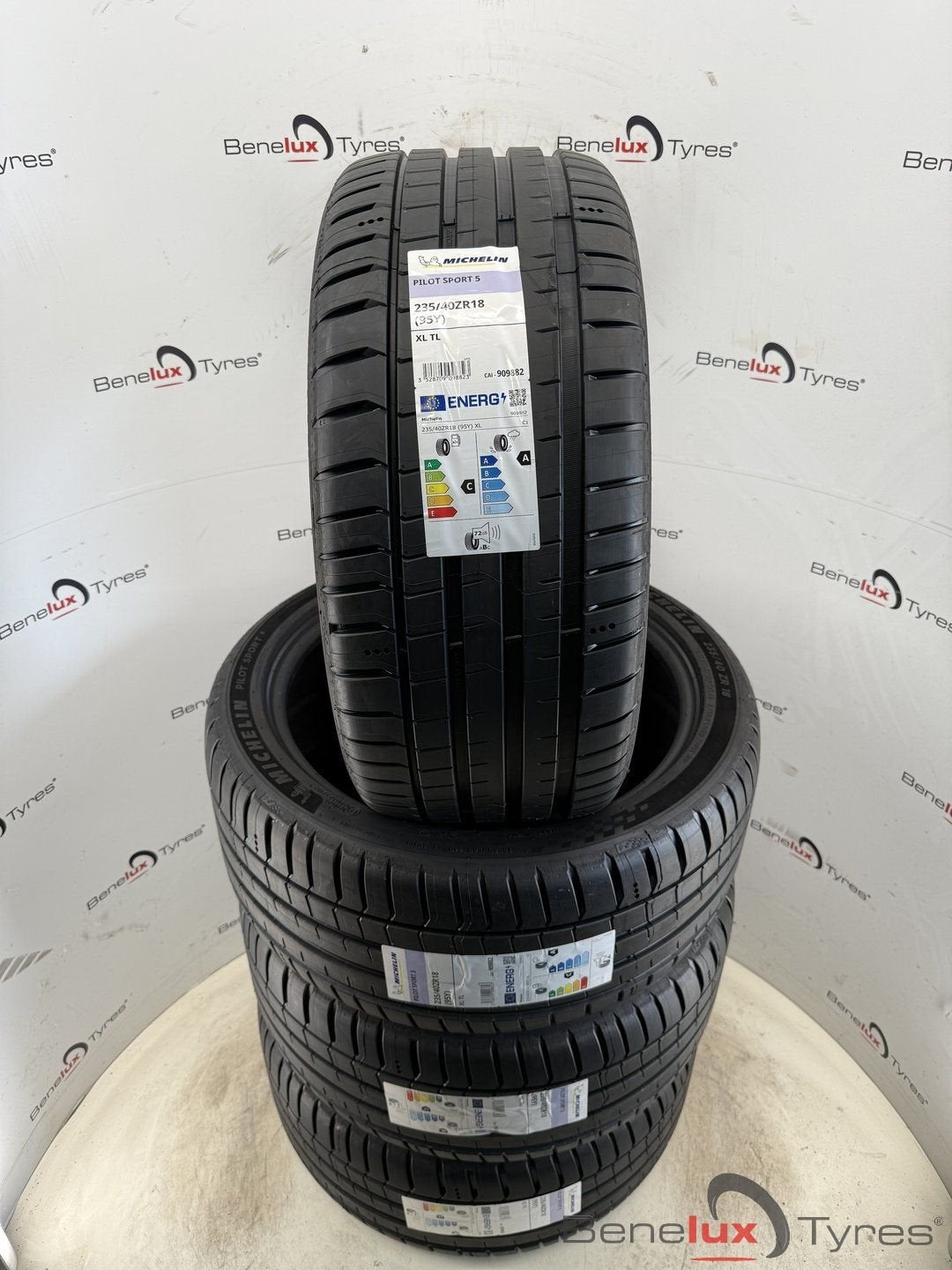 NIEUW 235/40ZR18 235/40R18 235/40 ZR18 R18 235/40/18 2354018, Ophalen, 18 inch, -, -