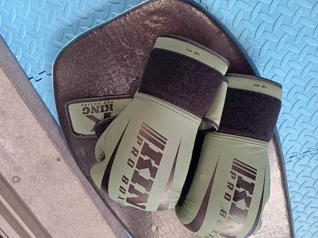 King Pro KickBoxing Set "Revo" 12 OZ, Sports & Fitness, Enlèvement ou Envoi, Comme neuf, Protection pour arts martiaux, Autres