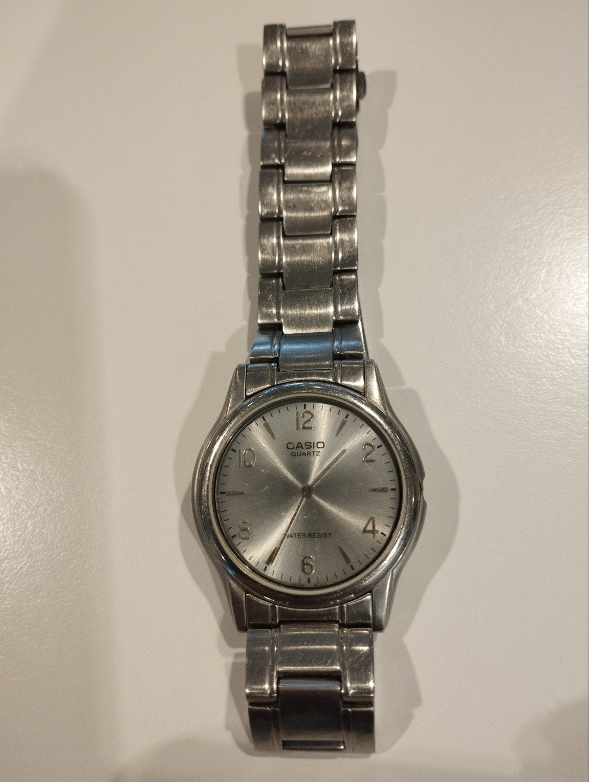 een horloge met  wel iets stuk kleur zilver kleur, Handtassen en Accessoires, Ophalen, Zilver