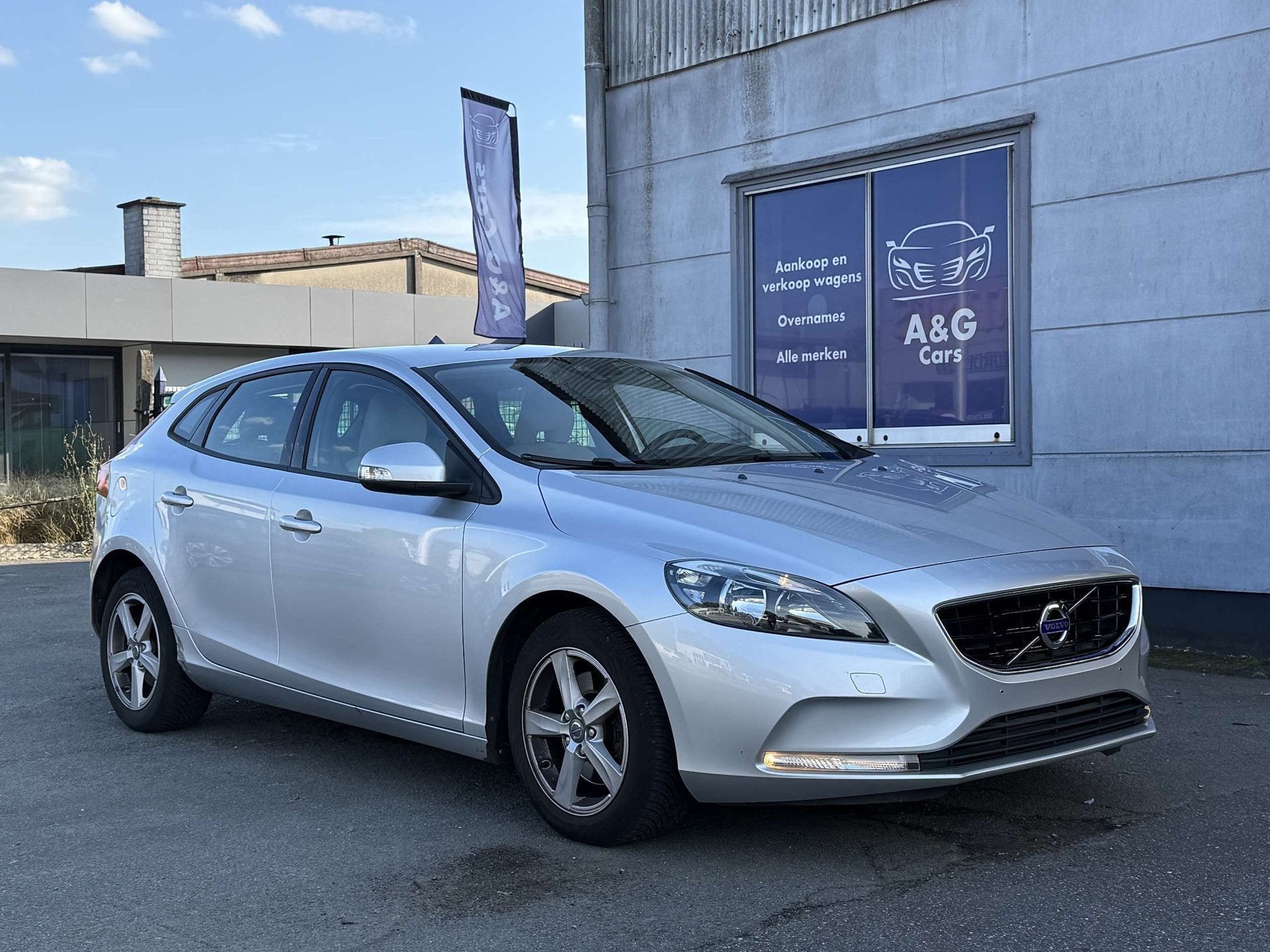 Volvo V40 V40 1.6 T2 Base 1 jaar Garantie, Auto's, Stof, Gebruikt, 4 cilinders, Bedrijf