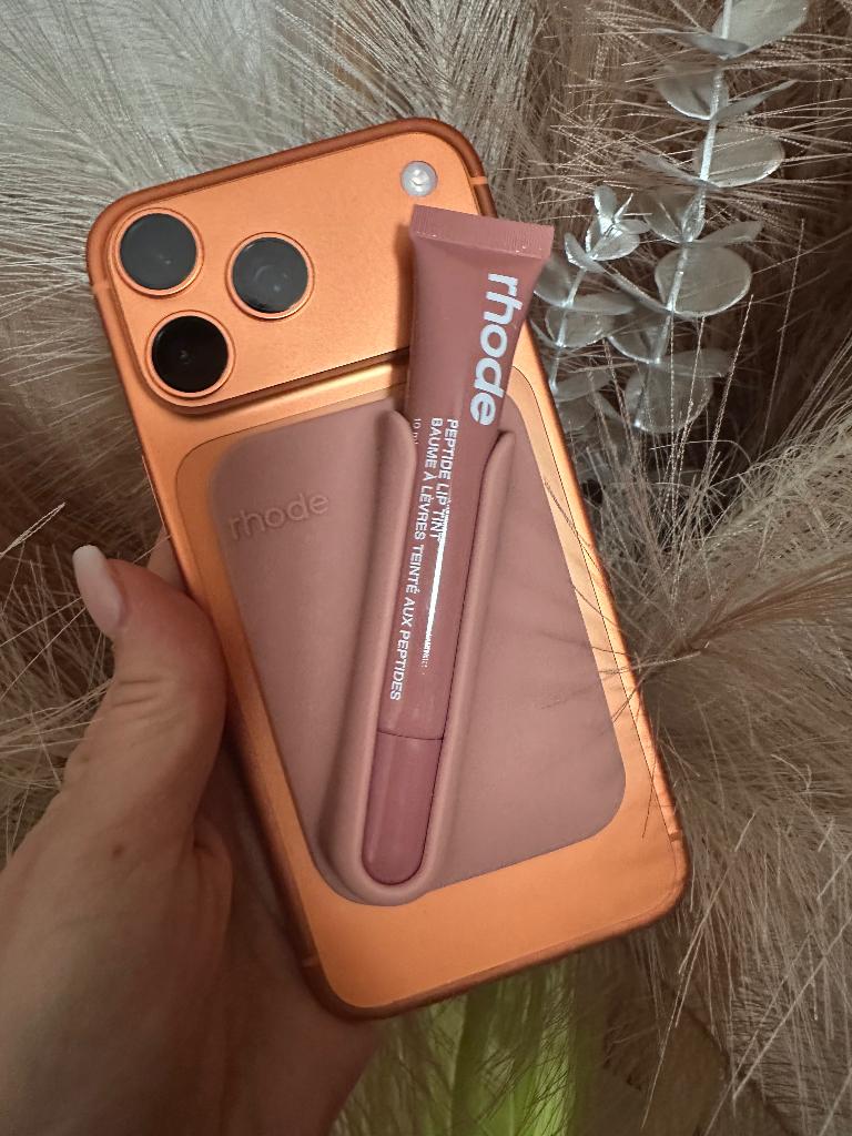 Rhode magnetische telefoonhoes met lippenbalsemhouder, Verzenden, Nieuw, IPhone 14 Plus, Hoesje of Tasje