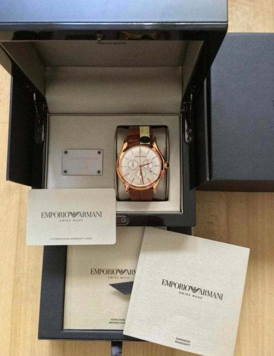 Montre Emporio Armani édition limitée neuf, Enlèvement ou Envoi, Neuf, Or, Or