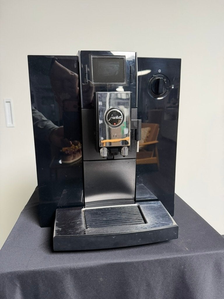Espresso machine Jura F9 in zeer goede staat, Ophalen, Afneembaar waterreservoir, Gebruikt, Espresso apparaat