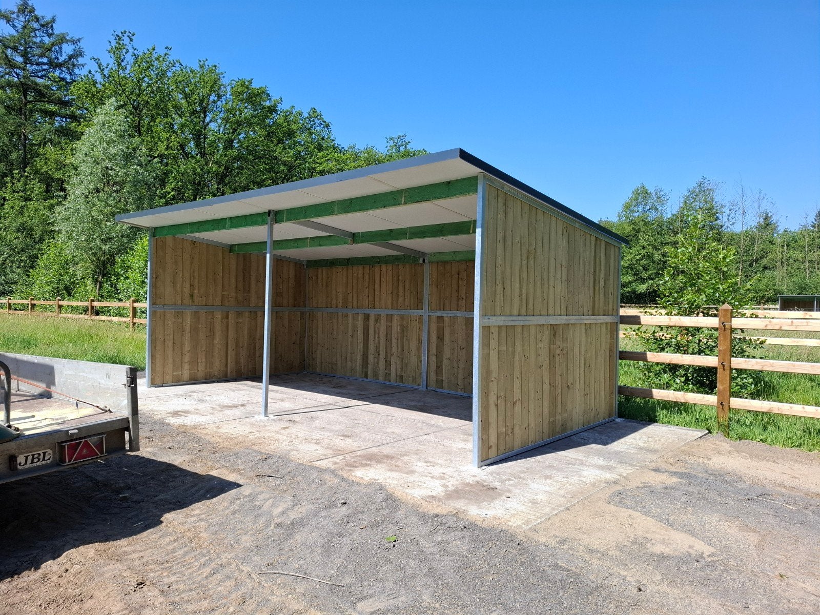 schuilstal weidestal paardenstal stallen buitenbox