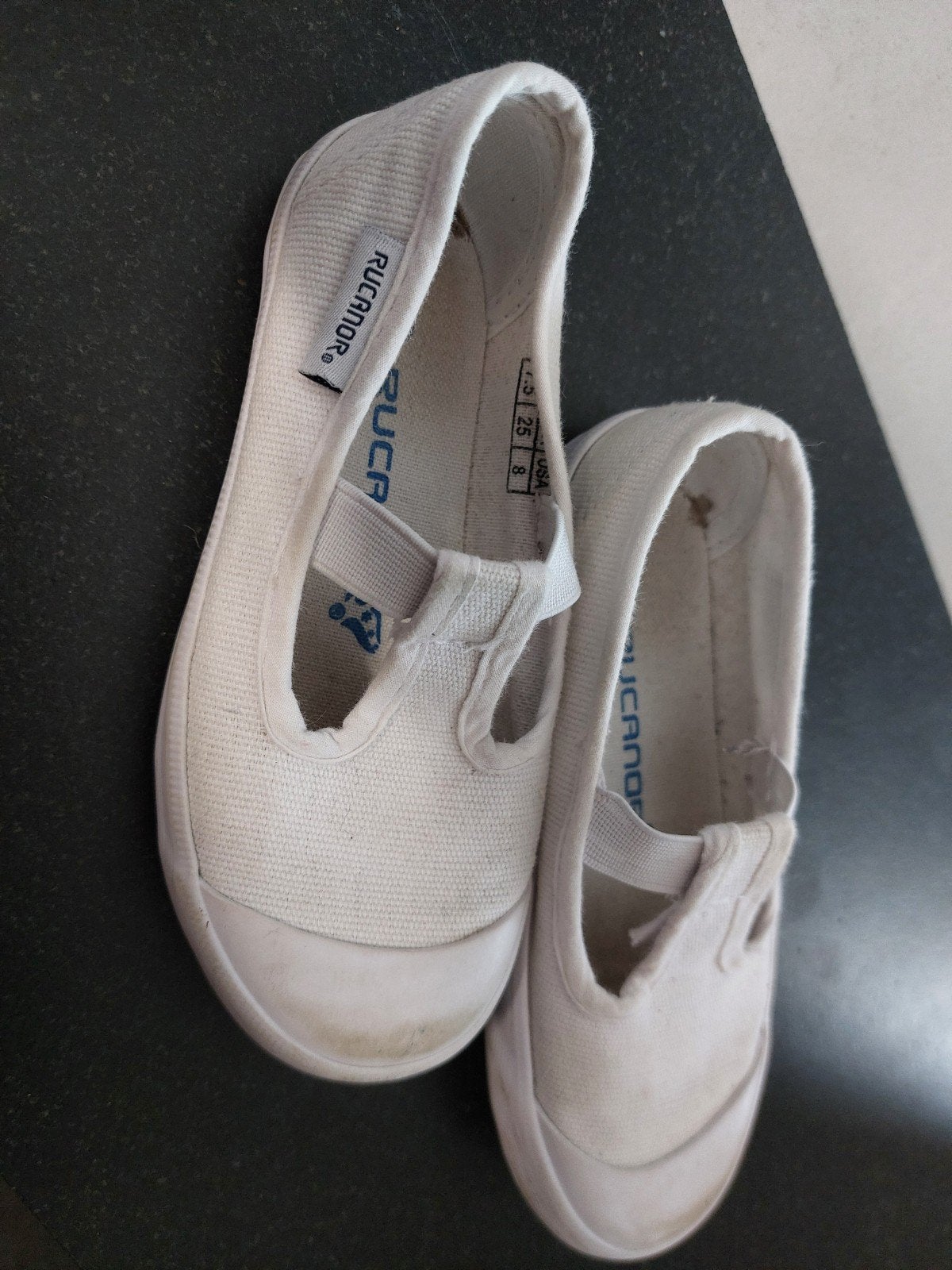 Pantoffel wit maat 25, Ophalen