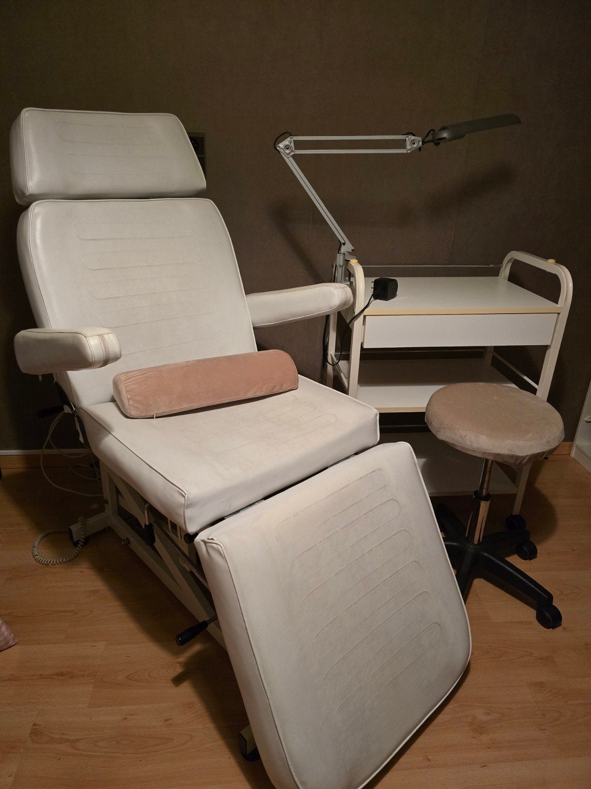 Pedicure / behandelstoel + stoeltje, Ophalen, Gebruikt