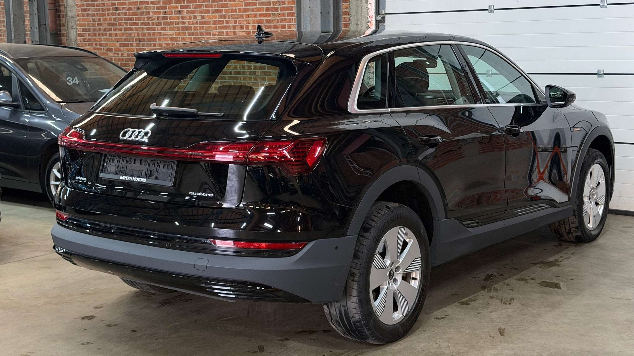 Audi e-tron 50 Quattro Garantie LED Parkeersensor Navi Cruis, Auto's, Audi, Automaat, Gebruikt, Zwart, Zwart