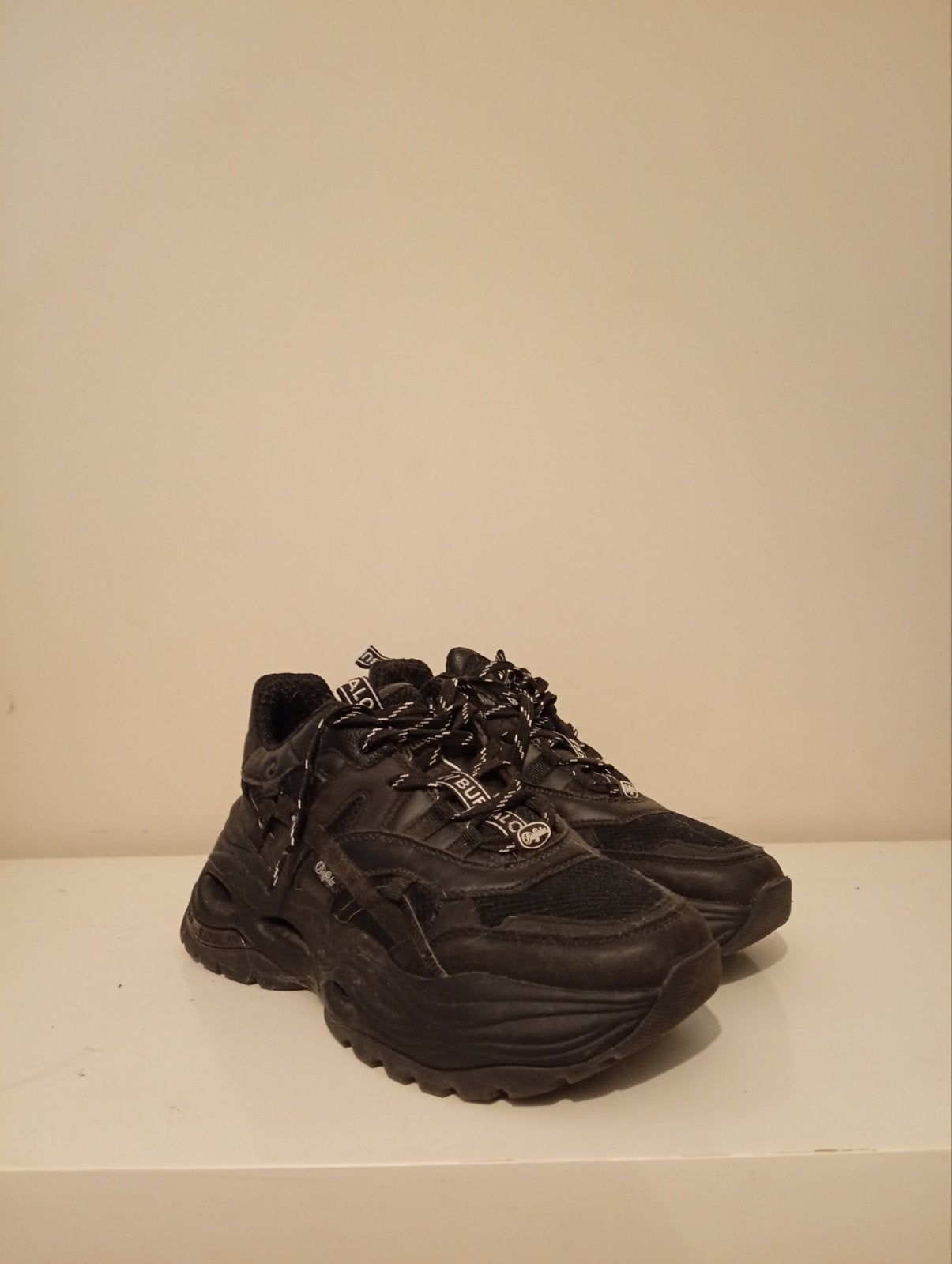 Buffalo sneakers maat 39, Kleding | Dames, Ophalen, Zwart, Sneakers, Gedragen