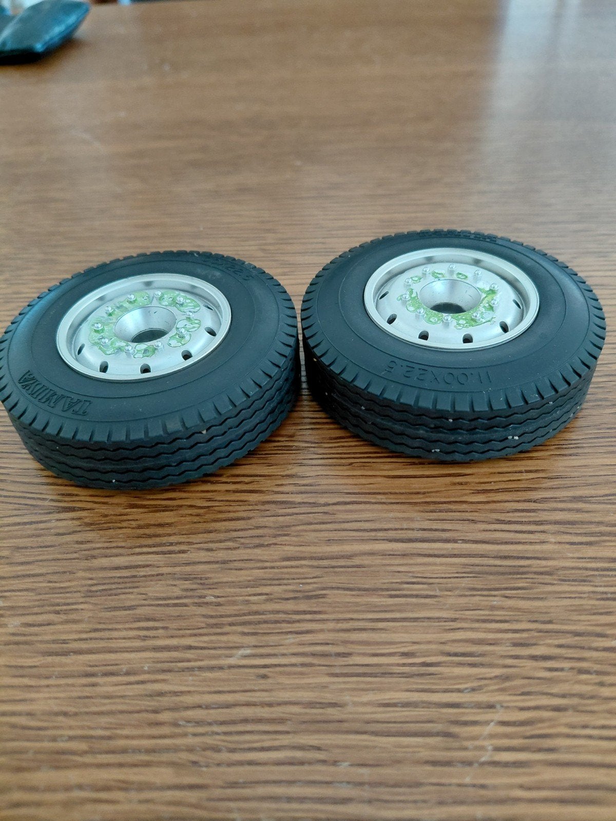 2 tamiya banden met velgen, Hobby en Vrije tijd, Modelbouw | Overige, Ophalen of Verzenden