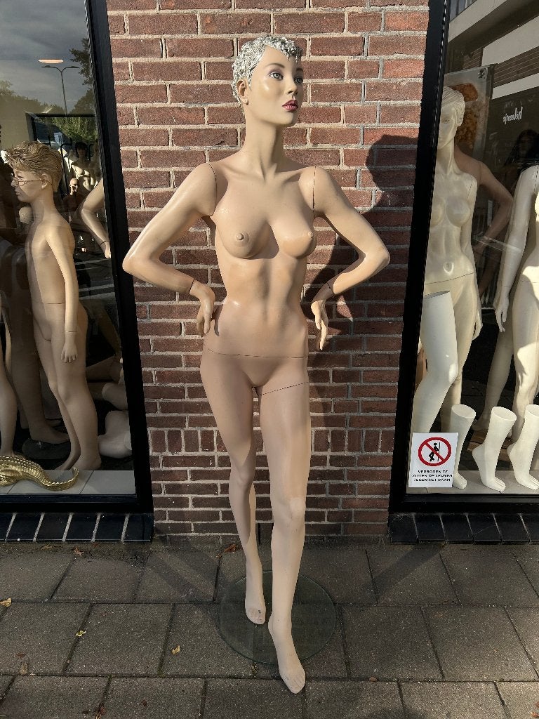 Mannequin, coiffure stylisée/ mannequin, vitrine, Enlèvement ou Envoi