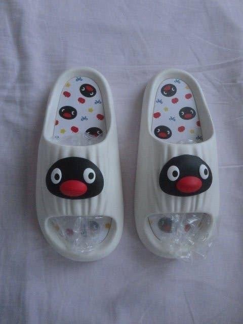 pingu slippers, Neuf, Enlèvement ou Envoi, Blanc, Sandales de bain