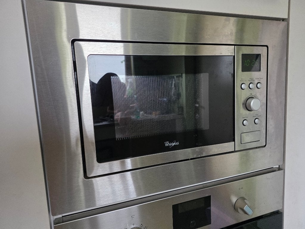 Installation de micro-ondes, Enlèvement, Utilisé, Encastré