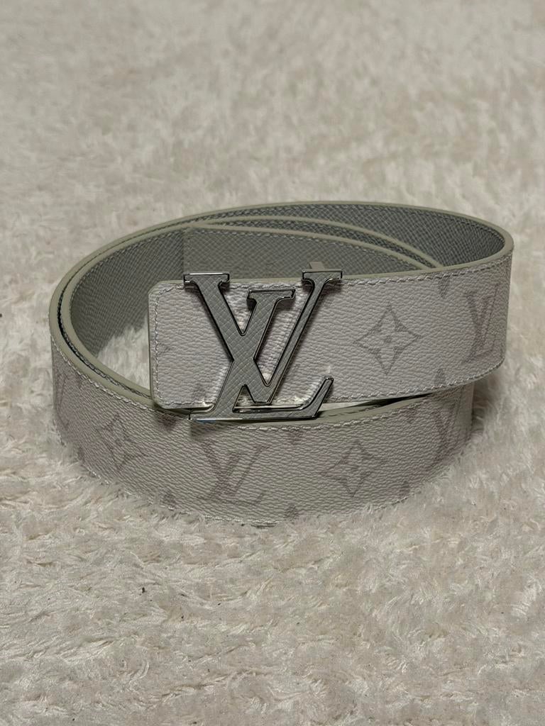 Louis Vuitton Initiales 40mm Reversible Riem Wit, Zo goed als nieuw, Riem of Ceintuur, Wit, Echt leder