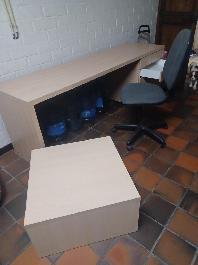 Bureau, Ophalen, Zo goed als nieuw