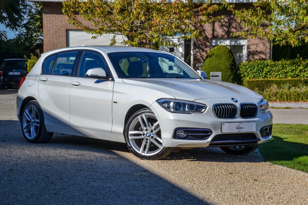 BMW 116i Sportline 2018 Benzine Manueel 127.000 km, Auto's, Wit, Bedrijf, 3 cilinders, MyCar