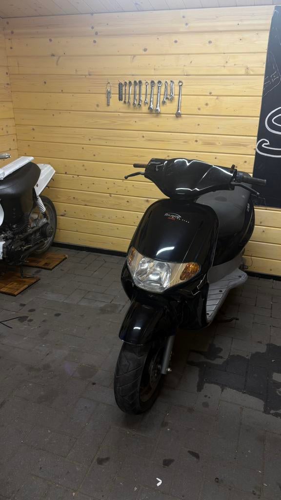 Derbi Atlantis kijk beschrijving en fotos !!, Fietsen en Brommers, Ophalen of Verzenden, Zo goed als nieuw