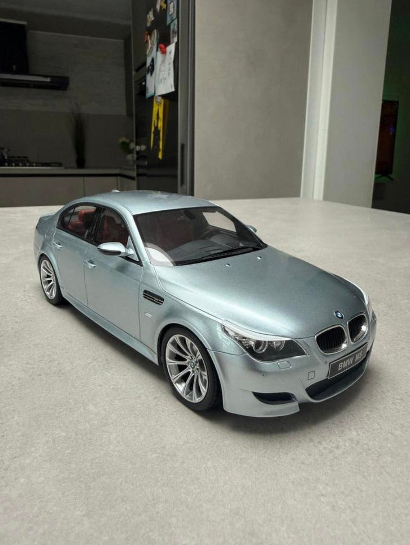 Ottomobile BMW M5 E60 1:18, Enlèvement, Neuf, Voiture, OttOMobile