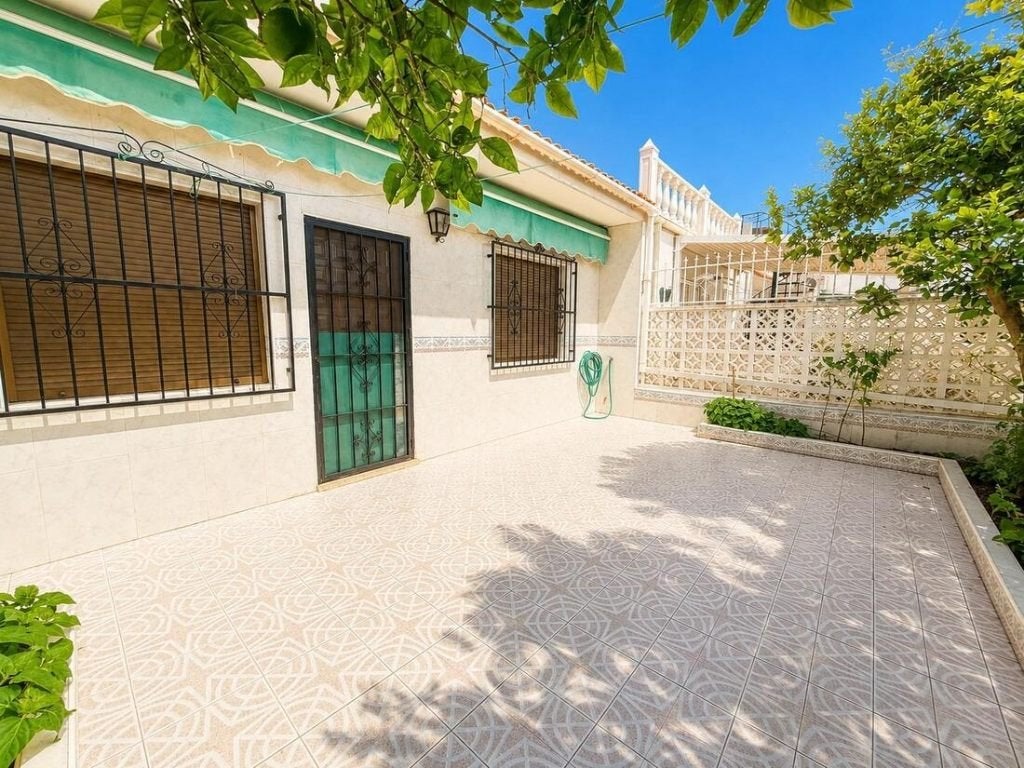 Bungalow sans voisins à l'étage à Torrevieja, Immo, Étranger, Torrevieja, Maison d'habitation, 52 m², 2 pièces