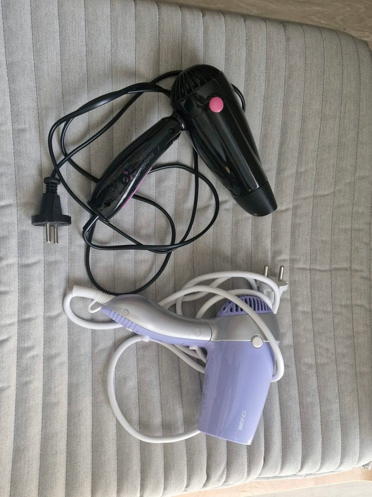 Lot de 2 sèche-cheveux de voyage pliables (BaByliss + Ionic), Enlèvement, Comme neuf
