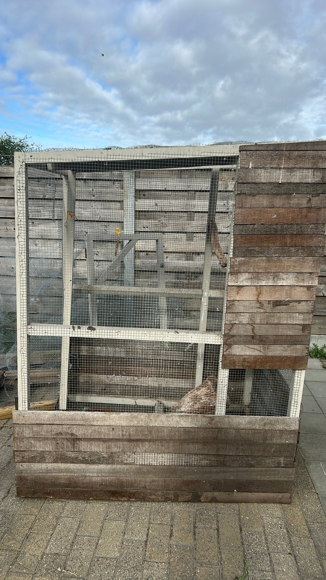 Vogel kooi buiten ( met werk aan ), Dieren en Toebehoren, Ophalen, Zo goed als nieuw