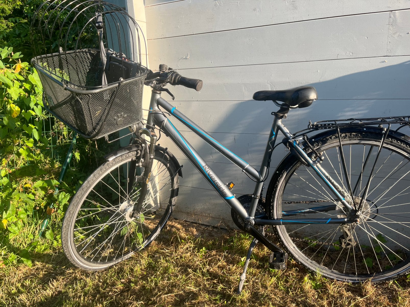 Stadsfiets met gesloten hondenmand., Fietsen en Brommers, Ophalen, Zo goed als nieuw