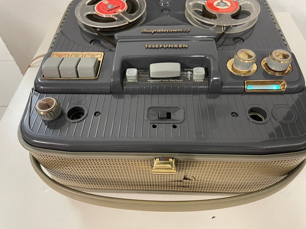 Micro-ondes Telefunken 75, Enlèvement, Magnétophone défectueux, Avec protection anti-poussière