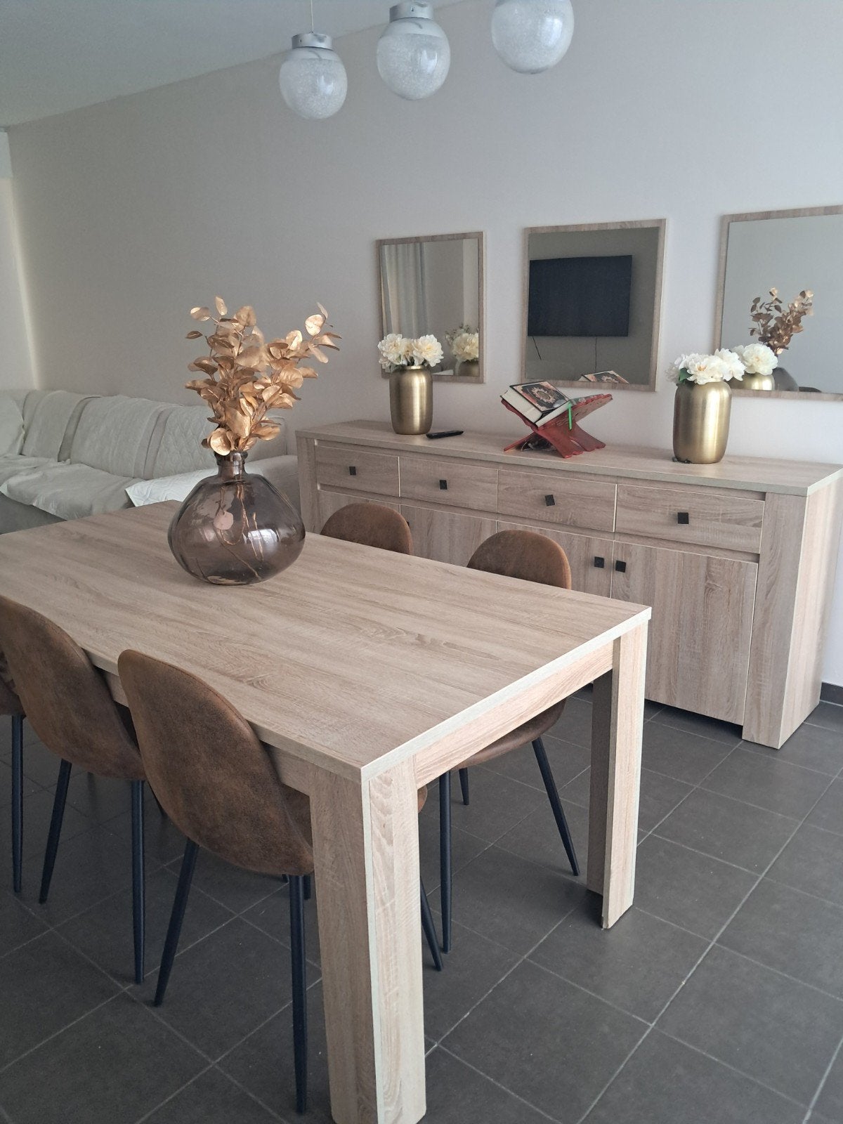 moderne eetkamer, Ophalen